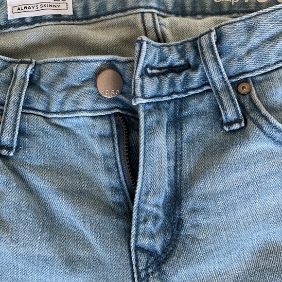 GAP Mid-Rise Skinny Jeans - Picture 3 of 5